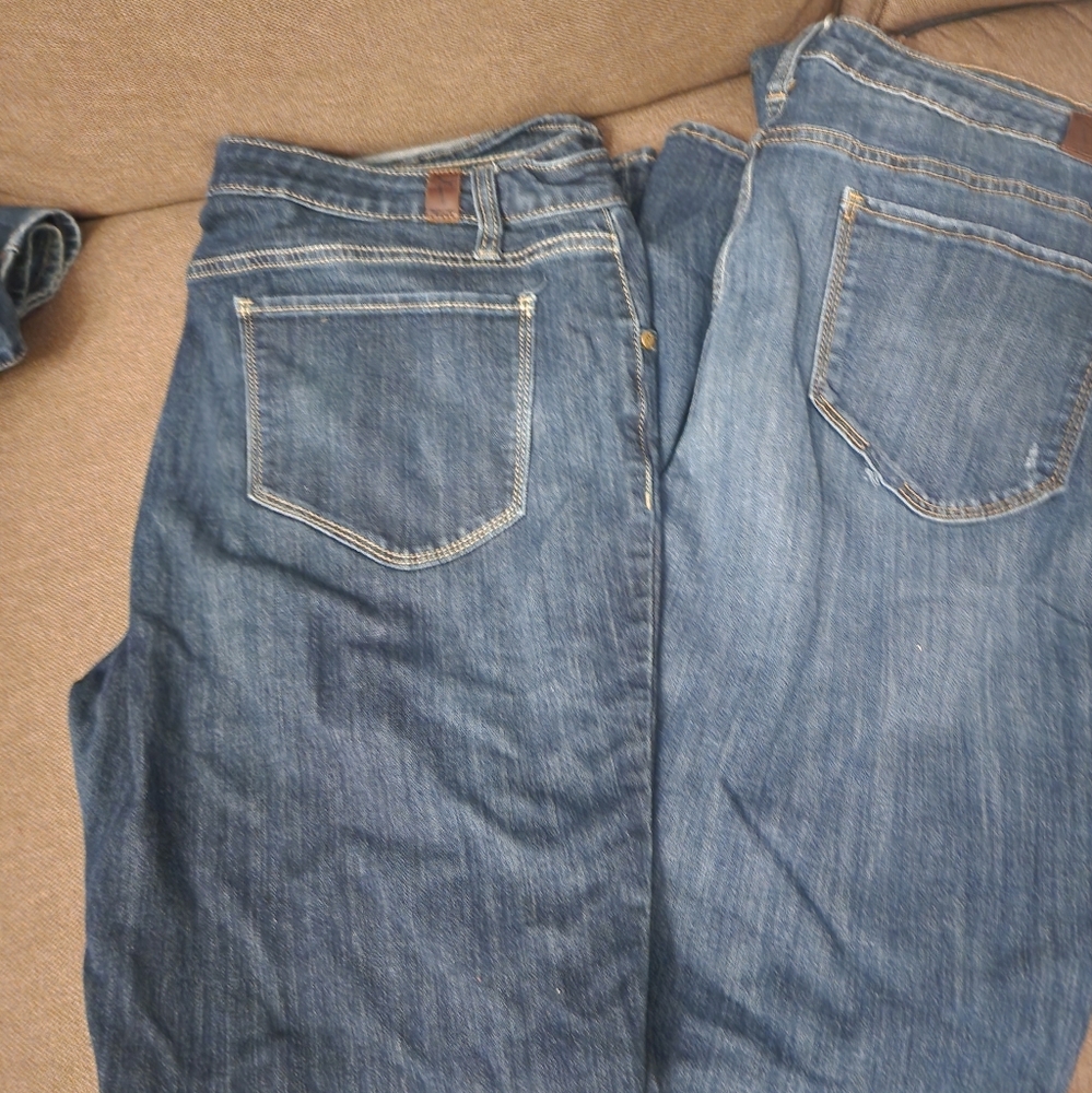 2 pair of Simply Vera Wang Jeans